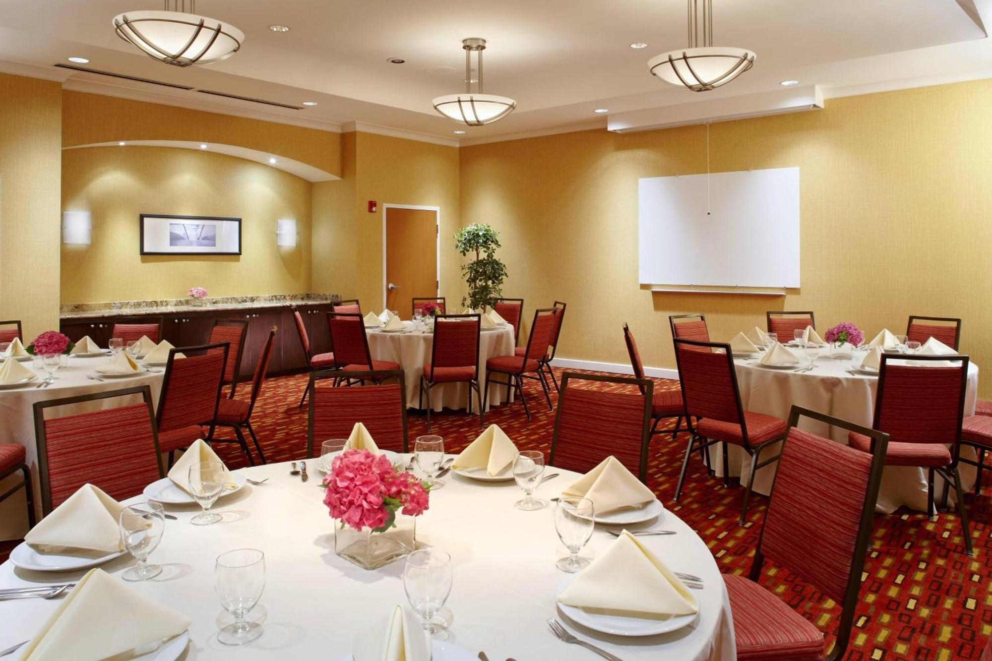 Courtyard By Marriott Pittsburgh West Homestead Waterfront Extérieur photo